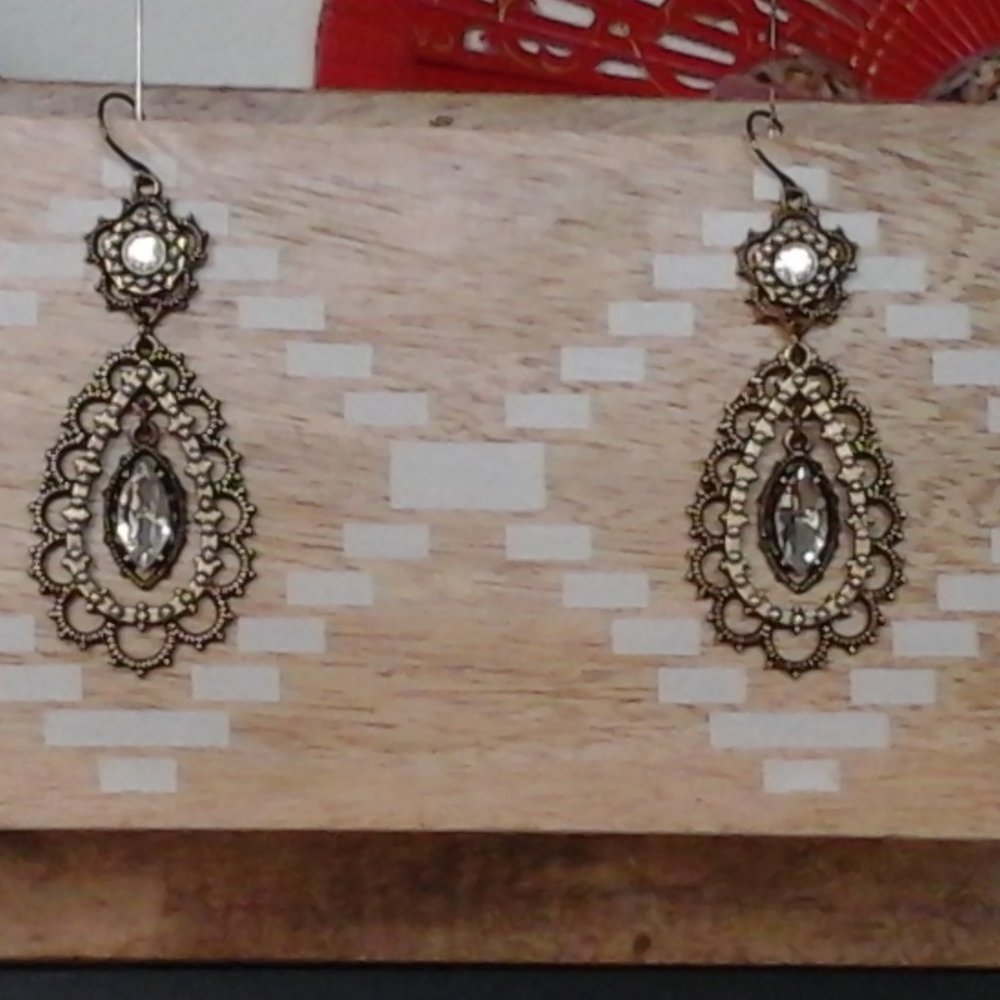 Chloe+Isabel Brand-Newl Filigree ER